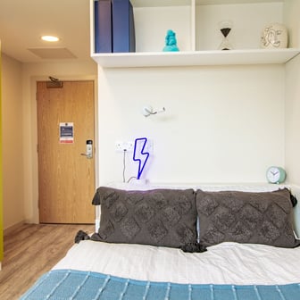 Silver En Suite - Image 2